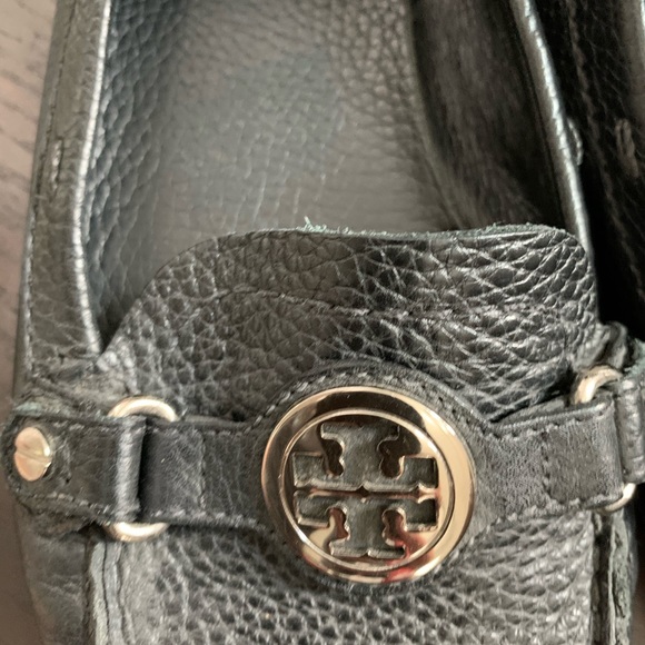Tory Burch driving loafer - Picture 2 of 6